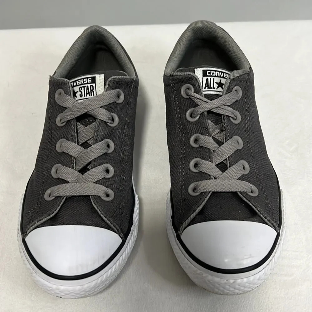 Converse || Junior Chuck Taylor All Star Classic Sneakers in Gray size 3. - Picture 2 of 9
